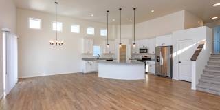 4b/3ba single-family home, w/ 3-stall garage Gallery 1