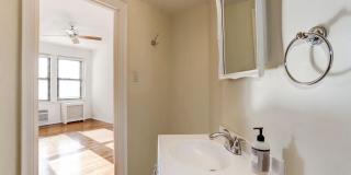 4701 CONNECTICUT Avenue NW Gallery 18
