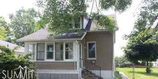 Great 2 Bedroom, 1 Bathroom Bungalow in Center line! Gallery 1