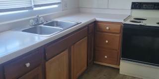 2 Bed House w/ Ramp Access and Fenced in Back Yard + Walk In Shower Gallery 5