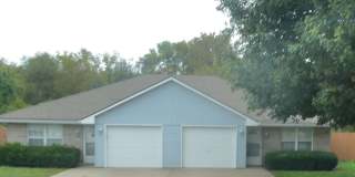 2 Bedrooms,  1.5 Baths-Grain Valley Gallery 1
