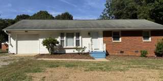 Three bedroom, 1.5 bath house in Mebane Gallery 1