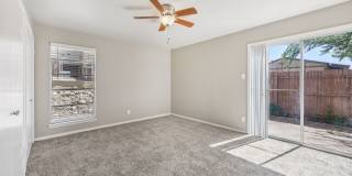 Premier Gardens Apt. Gallery 18