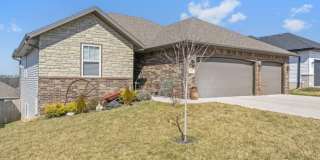 REMODELED 5 Bedroom | 3 Bathroom | 3 Car Garage HOME -- 3,554 sqft | BASEMENT! | NIXA SCHOOLS | Forest Heights Gallery 1