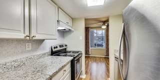 Updated 3+2.5 End Unit w/ 2 PARKING SPACES Gallery 4