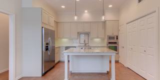 Rare 3 BR / 2.5 BA /  2 Car Garage Westlake Condo 14th Fairway (Austin Country Club) (Eanes ISD) Gallery 9