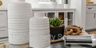 9001 Ventura Street Gallery 17