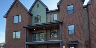 ✴️ Waitlist for Aug2027–Jul2028 Now Open! |10br/10ba Townhome in Fort Sanders | Off Camus Rental Near UTK ✴️ Waitlist for Aug2027–Jul2028 Now Open! |10br/10ba Townhome in Fort Sanders | Off Camus Rental Near UTK Gallery 1