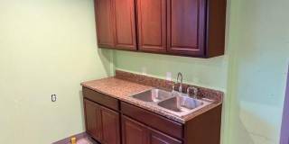 515 W Bridge Street Gallery 7