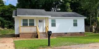 Charming 3 BR, 2 BA Bungalow just minutes from Downtown Greenville! Gallery 1