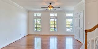 Lovely Townhome Conveniently Located! Gallery 10