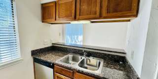Ground Floor 1BR Condo with Private Yard in South Austin Gallery 21