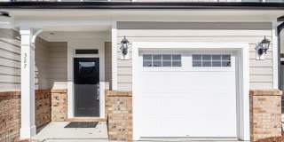 3/2.5 Townhome Close to Southpoint w/ Garage! Gallery 5