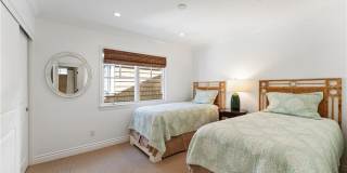 115 Topaz Gallery 20