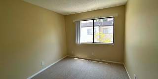 Spacious 3 bedroom 2.5 bath Condo for rent in Woodland Hills! Gallery 45