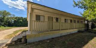 1/1 Triplex - End Unit /No Carpet / Vinyl Plank Flooring / Lots of Parking / CISD Gallery 1