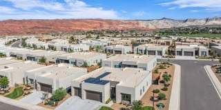 4 Bed, 3 car garage, private pool for rent! Gallery 27