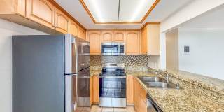 SD: Bright 2BD/2BA Condo in Golden Hill with In-Unit Laundry & Tandem Parking Gallery 1