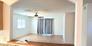 Large 3 Bedroom, 3 Bathroom Home with Solar Gallery 8