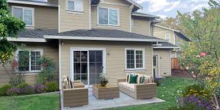 Beautiful Home On Corner Lot, Spacious Inisde, Nice Yard, A/C, New Kitchen Appliances! Gallery 13