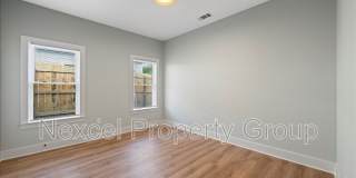 1072 Bruce Street Gallery 17