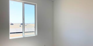 Spacious Home Located in Shafter! Gallery 16