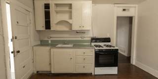 2 Bedroom House Just Steps From Downtown & Campus 2 Bedroom House Just Steps From Downtown & Campus Gallery 3