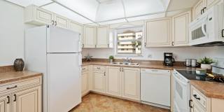 1050 Hillsboro Mile Gallery 15