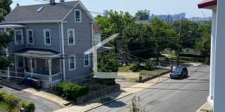 huge 3 bed in Somerville Gallery 18