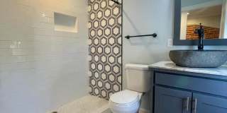 1904 BANK Street Gallery 17