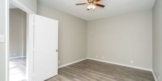 BEAUTIFULLY UPDATED 3-BEDROOM HOME IN TIMBER RIDGE Gallery 26