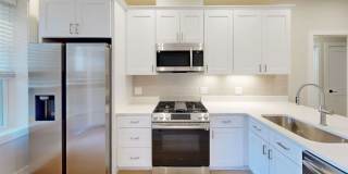Charming 3 Bedroom-No Broker Fee Gallery 1