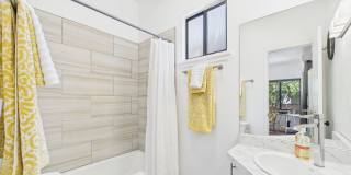 Fully Furnished 1 Bedroom Condo Gallery 15