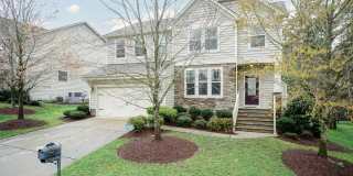 Gorgeous LARGE Family Home! Gallery 3