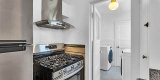 Castro/Eureka Valley: Top Floor Flat w/ in-unit W/D & Shared Yard Gallery 13