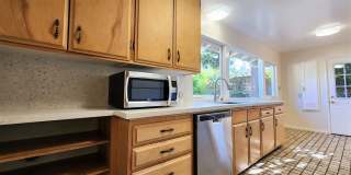 Charming three-bedroom, two-bath home in Midtown Palo Alto. Gallery 6