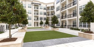 The Heron Downtown Gallery 7