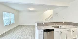 Spacious 3BD/2.5BTH Paired Home minutes from I-77 and I-40 - Available 08/10 Gallery 4