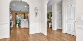 4 bedroom 2.5 bathroom home close to beaches, shopping, and Marine Corps Bases. Gallery 10