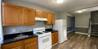 Baltimore - 2 Bedrooms and 1 baths Available! Baltimore - 2 Bedrooms and 1 baths Available! Gallery 1