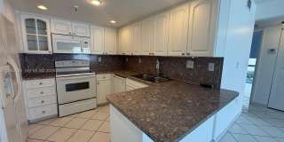 7832 Collins Ave Gallery 12