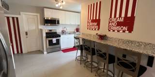 "The Porch" - ABNB, Short Term, monthly and long-term RENTAL. Famous IU Tailgate house Gallery 15