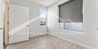 Beautiful Townhome with Central A/C and Two Car Garage! Gallery 5