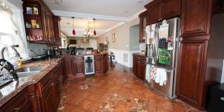 Brighton Oversized 4 Bed / 3 Bath – 2,800 SF – In-Unit Laundry – 6/1 Gallery 8