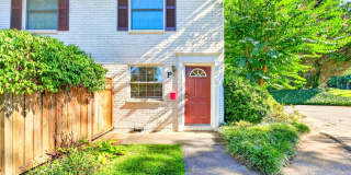 Decatur End-Unit Townhome Minutes from Emory & CDC Gallery 1