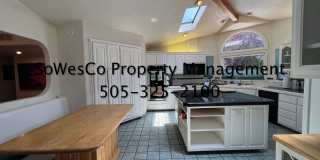FULLY FURNISHED 4 Bedroom 2 Bath with Breathtaking Views Gallery 7