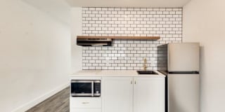 The Empire Gallery 18