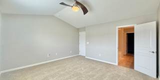 **OFFERING REFUNDABLE APPLICATION FEES** Fantastic 3BD, 2.5BA North Raleigh Townhome with Fenced Backyard in an HOA Community with Premier Amenities Gallery 15