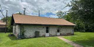 Bryan - 1 bedroom / 1 bath - duplex - fenced in area behind unit. Near 29th street. Gallery 1