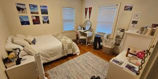 $1k Rebate! Oversized House w 4 Parking Spots Inc.  Laundry in Unit.  Fits up to 10 ppl (Would Cost Extra) Gallery 7